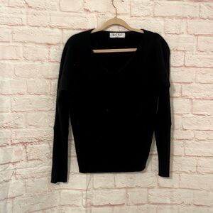 LINY XIN medium 100% extra fine merino wool v neck sweater